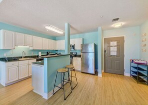 冰箱、微波炉、烤箱、炉灶