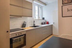 Réfrigérateur, micro-ondes, four, lave-vaisselle