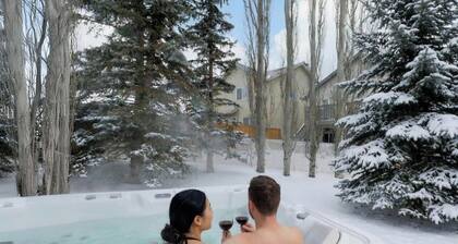 Casa Pura Vida: Hot Tub, Pool & Ping Pong Tables w/ Backyard & BBQ