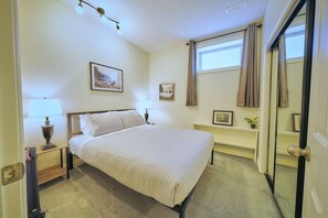 4 Schlafzimmer, Schreibtisch, Bügeleisen/Bügelbrett, kostenloses WLAN