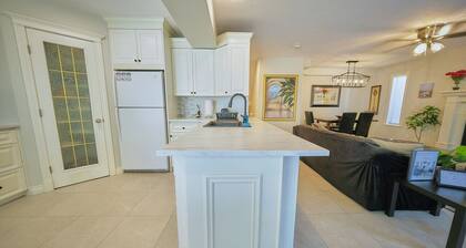 Casa Pura Vida: Hot Tub, Pool & Ping Pong Tables w/ Backyard & BBQ