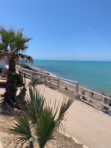 Eggplant apartment in villa with swimming pool, sea village Scoglitti