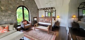 5 soverom, skrivebord, wi-fi og sengetøy