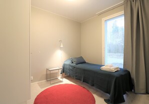 2 bedrooms, iron/ironing board, free WiFi