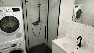 Haartrockner, Seife, Shampoo, Toilettenpapier