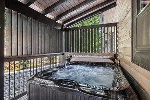 Indoor spa tub