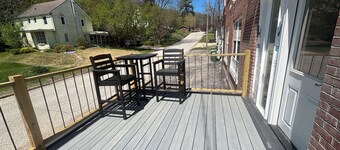 Cozy 2-bedroom apartment in enjoyable Elkader with AC, WiFi, view of downtown