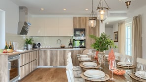 Fridge, microwave, oven, dishwasher - Villa Village by Villas Guide (Tinjan)