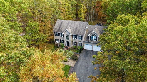 Mohawk Kudil in Poconos !Njoy Your spring with Hot Tub, Private Pool & Game Room