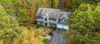 Mohawk Kudil in Poconos !Njoy Your spring with Hot Tub, Private Pool & Game Room