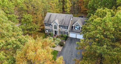 Mohawk Kudil in Poconos !Njoy Your spring with Hot Tub, Private Pool & Game Room