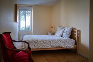 2 chambres, fer et planche à repasser, Wi-Fi gratuit, draps fournis