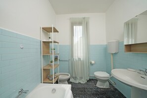 Apartment, Lake View | Bathroom | Bathtub, hair dryer, bidet, towels - Al Castello by Wonderful Italy (Padenghe sul Garda)