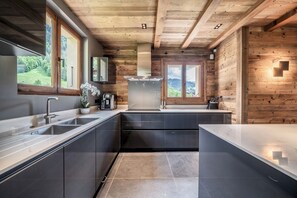 Kühlschrank, Geschirrspüler, Toaster