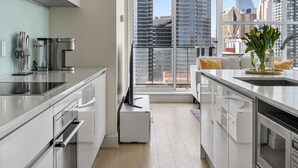 Apartment, Accessible - DT Upscale Corner Unit Tower Views Free Parking (Calgary)