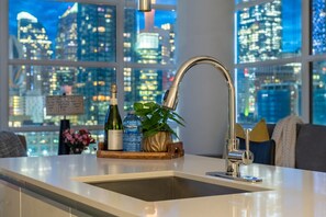 Apartment, Accessible | 2 bedrooms, Internet - NEW The Draper Luxury Unit Prime Location (Calgary)