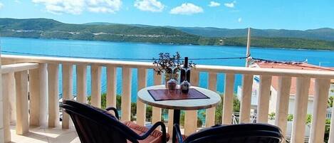 تناول الطعام بالخارج