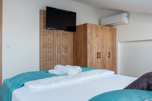 2 bedrooms, WiFi, bed sheets