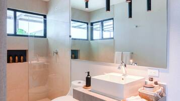 Royal Suite, 1 King Bed, Terrace, Executive Level | Bathroom