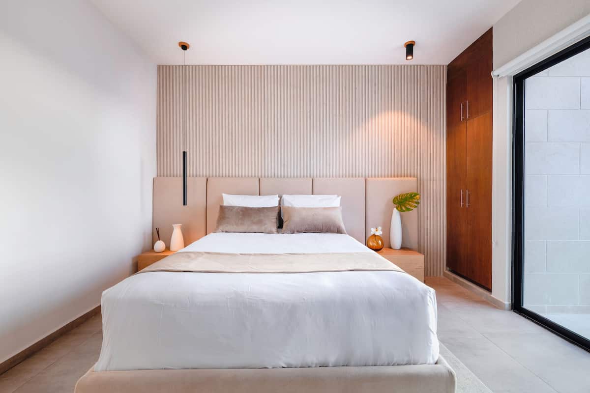 1 bedroom, premium bedding, down comforters, minibar