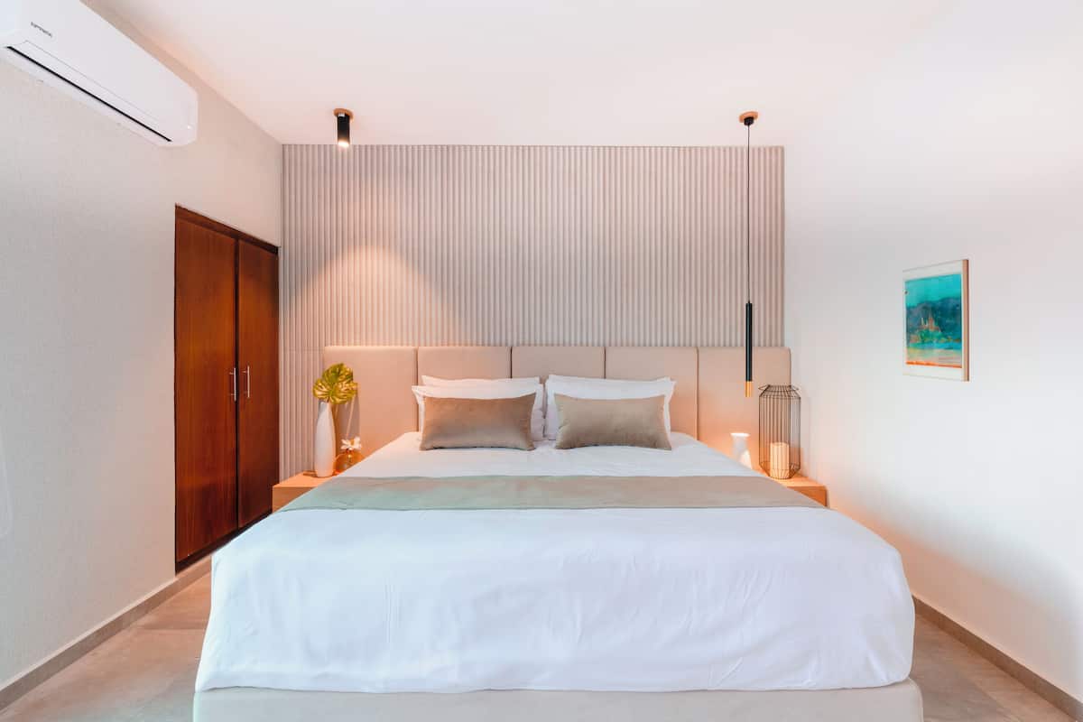 1 bedroom, premium bedding, down comforters, minibar