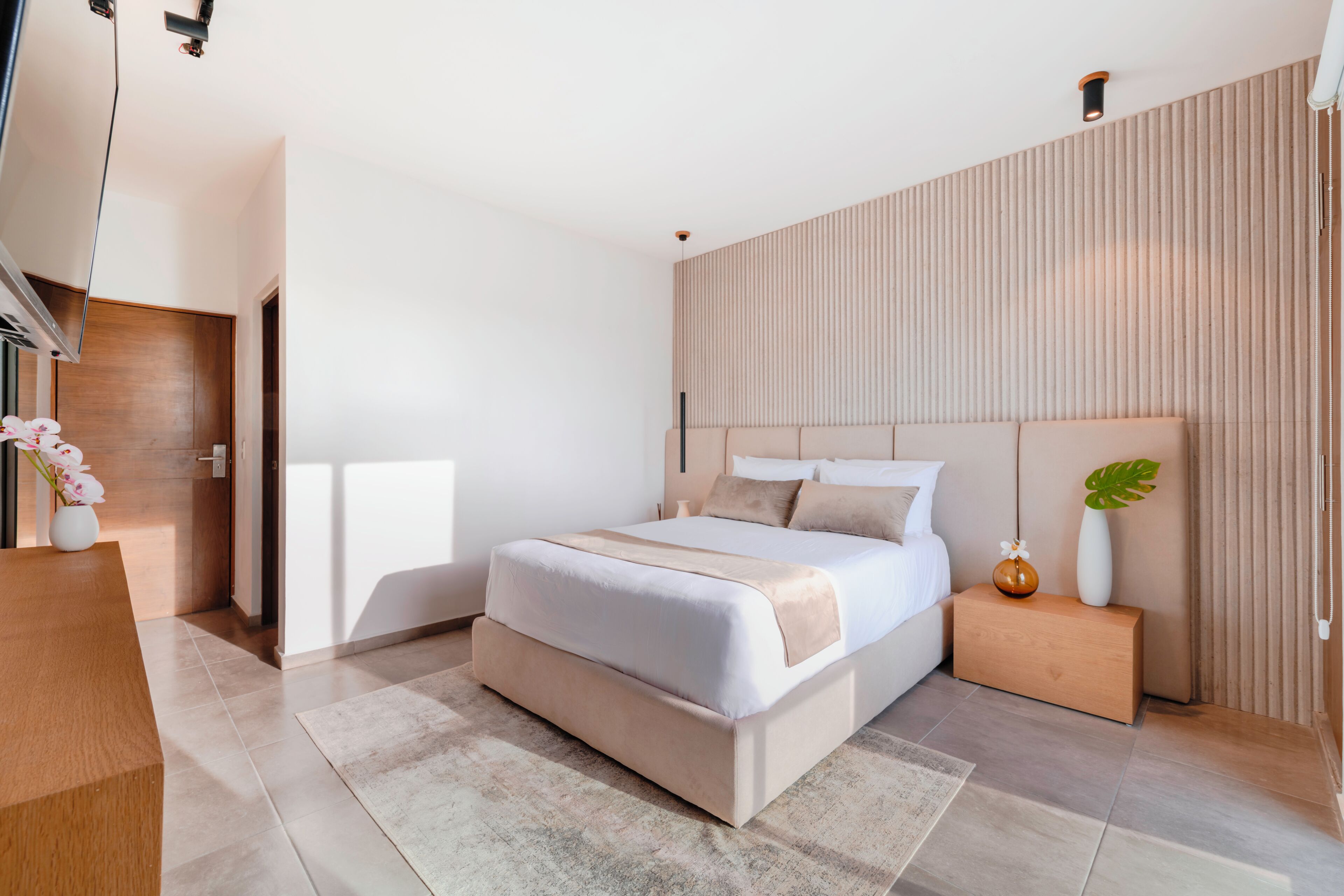 Premium bedding, down duvets, minibar, in-room safe