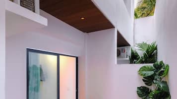 Habitación Deluxe, 1 cama King size, balcón, vista al jardín | Terraza o patio
