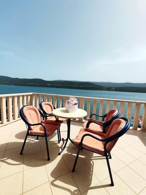 Outdoor dining - Villa Viento / 16 Apartment with Sea View (Neum)