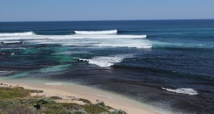 Romantic king bedroom studio with WiFi and reversible AC