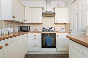 Kühlschrank, Mikrowelle, Ofen, Toaster