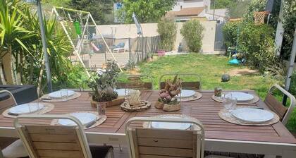 House gemenos clim swimming pool close beaches 9 sleepings