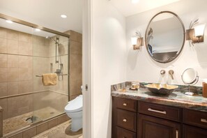 淋浴设施、吹风机、毛巾