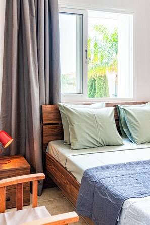 3 habitaciones, tabla de planchar con plancha, wifi y ropa de cama 
