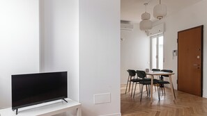 Apartment (1 Bedroom) | Ruang makan