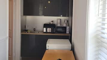 Family Quadruple Room | Room amenity