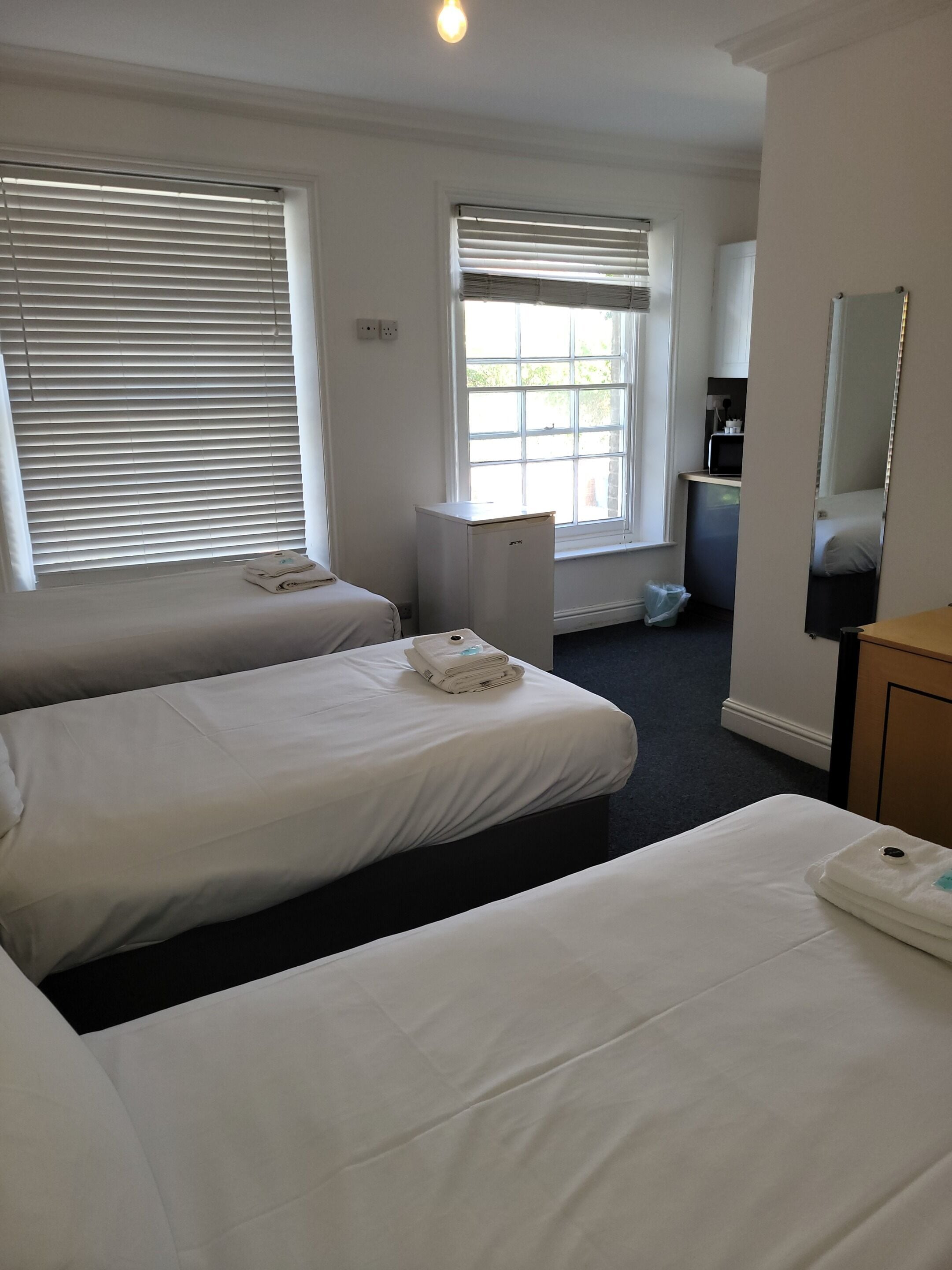 Habitación triple clásica | Servicios de la habitación