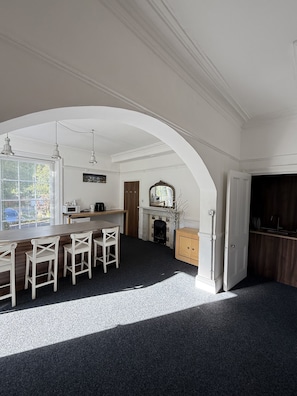 Bureau, espace de travail pour ordinateur portable