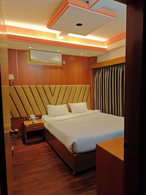 Basic Twin Room, 1 Bedroom | Desk, laptop workspace, soundproofing, free WiFi - La Sky Dhaka (Dhaka)