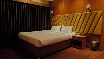 Deluxe Double Room | Desk, laptop workspace, soundproofing, free WiFi