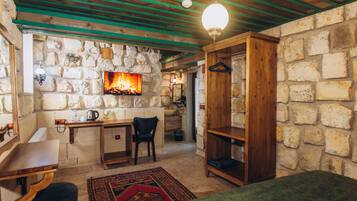 Kamar Superior | Seprai premium, meja kerja, ruang kerja ramah laptop, dan Wi-Fi gratis