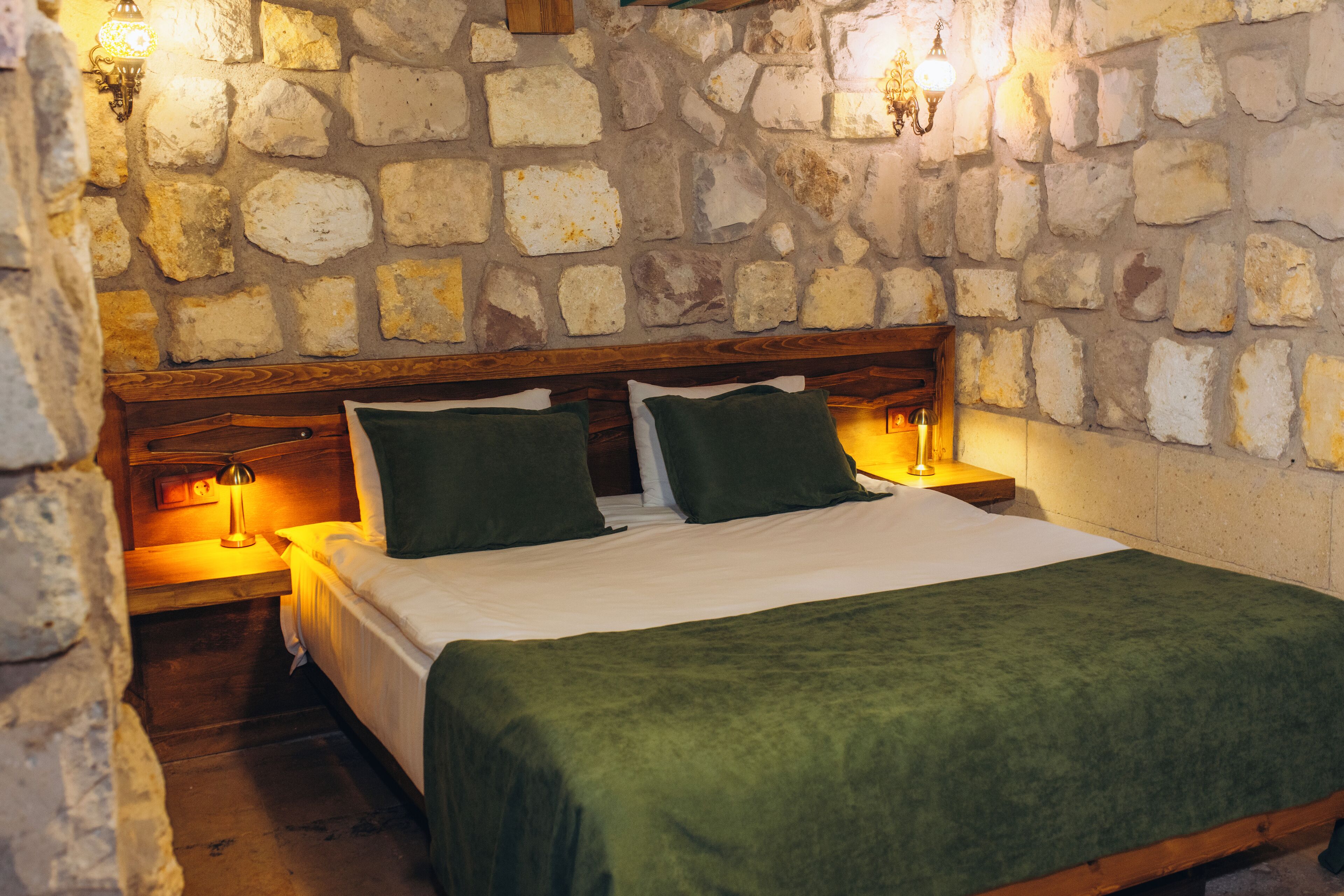 Kamar Standar | Seprai premium, meja kerja, ruang kerja ramah laptop, dan Wi-Fi gratis