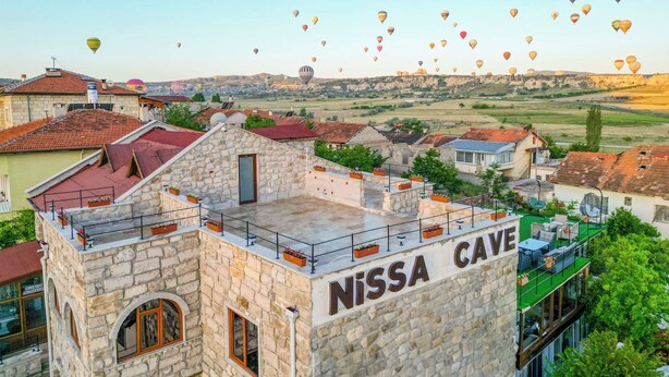 A stone building with a sign reading "Nissa Cave".