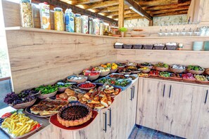Free daily buffet breakfast - NİSSA CAVE PANSİYON (Avanos)