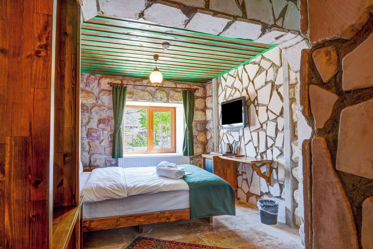 1 slaapkamer, luxe beddengoed, een bureau, een laptopwerkplek