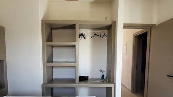 2 dormitoris, escriptori, wifi gratuïta i roba de llit