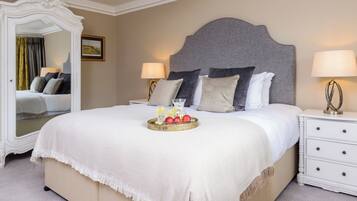 8 bedrooms, iron/ironing board, WiFi, bed sheets