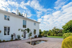 Exterior - Kenmare House, Luxury Killarney Manor (Killarney)