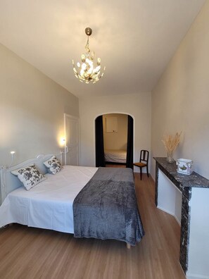 1 室のベッドルーム、アイロン / アイロン台、WiFi (無料)