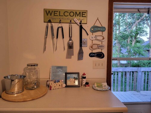 Charming Renovated Downstairs 3-bedroom with AC and WIFI in South Kingstown