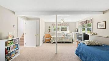 4 bedrooms, in-room safe, iron/ironing board, free WiFi